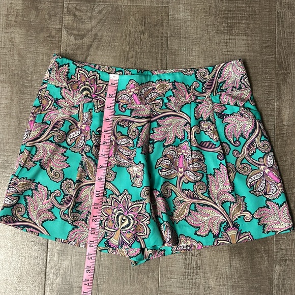 Loft Petite Pleated Floral Shorts Size 8P - Picture 8 of 9